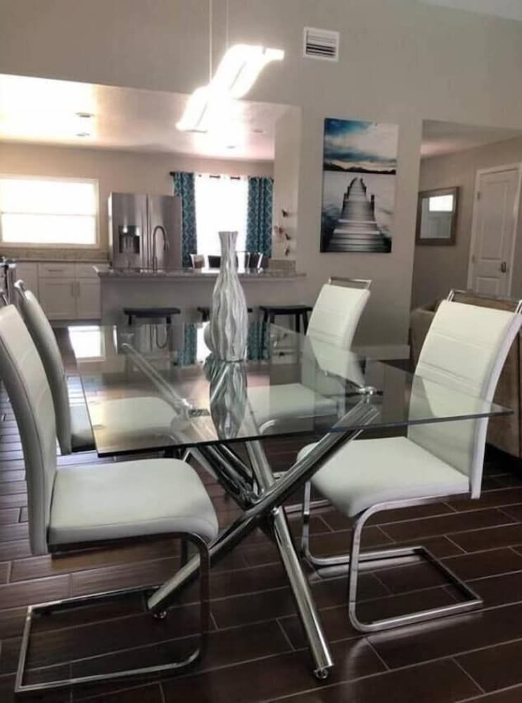 undefined Parsley · New! Luxury, Near Disney & Universal. Sleep 9 2