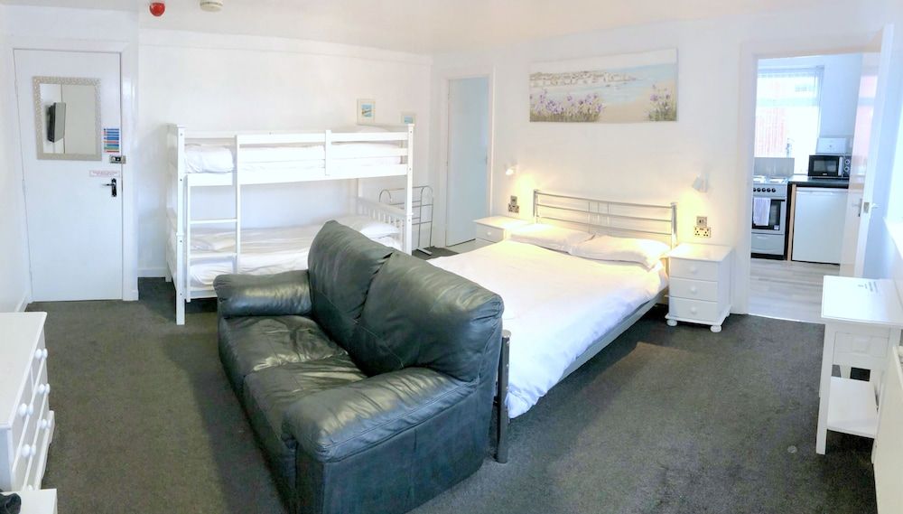 Empress Select Holiday Flats Family Apartment 4