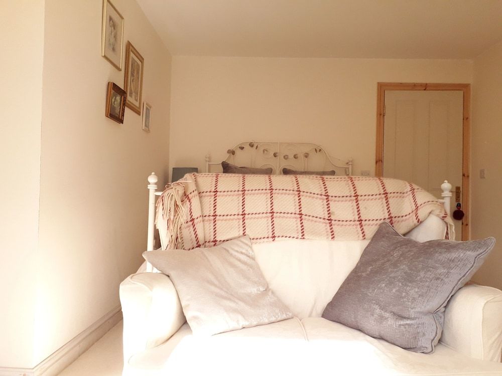 Melin Tregib Double Room (Rhiannon) 9