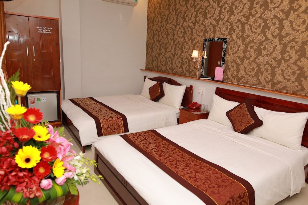 undefined Cong Thuong Hotel 9