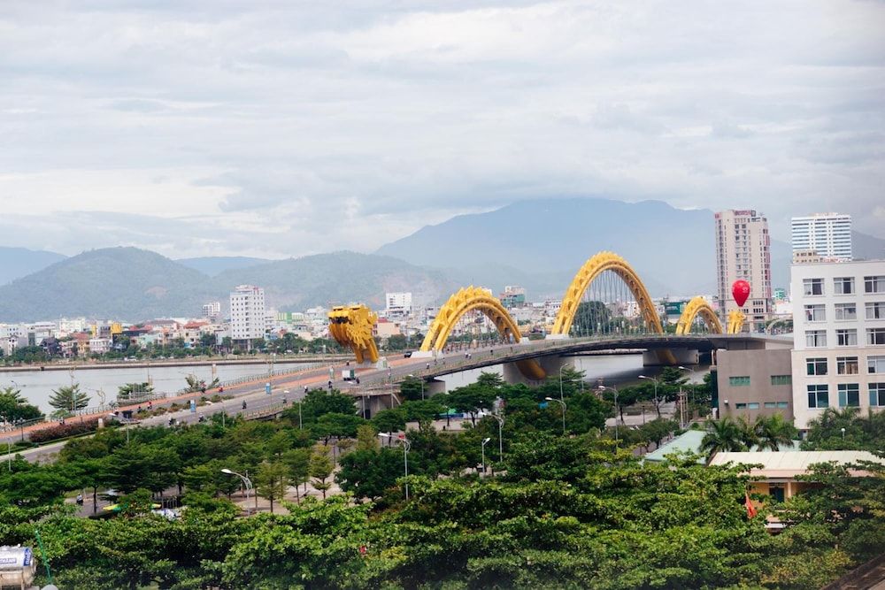 undefined Cong Thuong Hotel 8