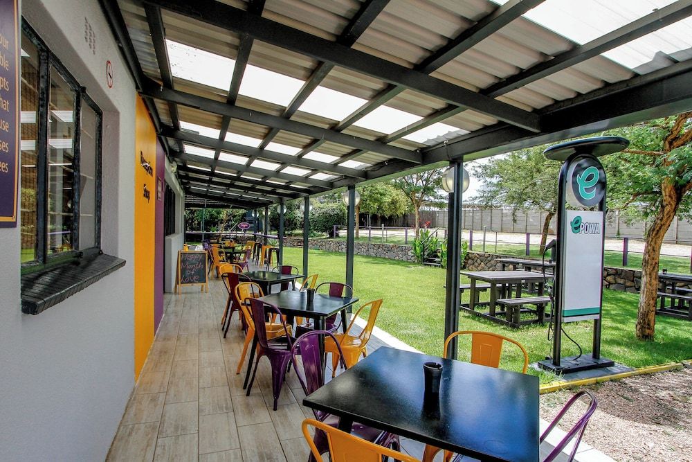 Electric vehicle charging station