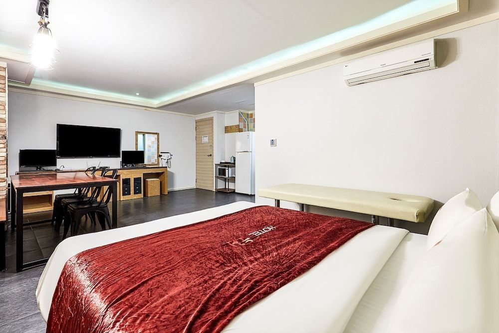 Hotel Nuri Family Room 6