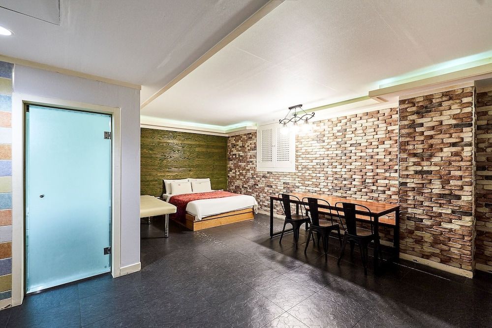 Hotel Nuri Family Room 4