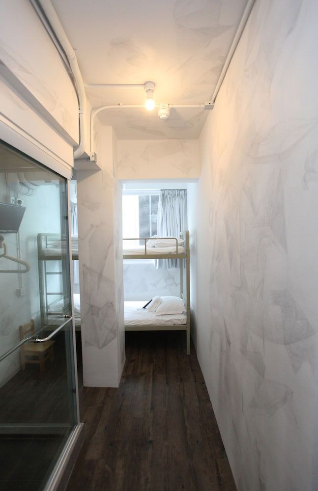 Hop Inn - Hostel Twin Room 2