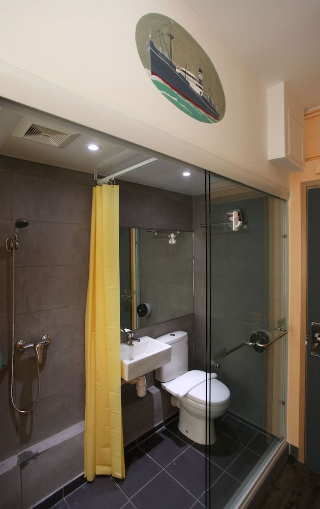 Hop Inn - Hostel Double Room 4