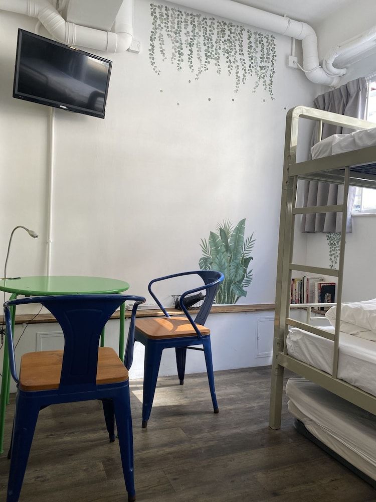 undefined Hop Inn - Hostel 4