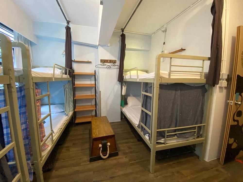 undefined Hop Inn - Hostel 8