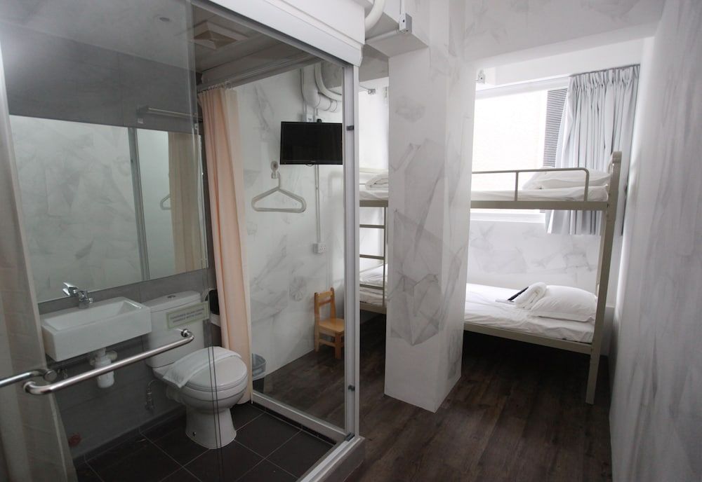 Hop Inn - Hostel Twin Room 3