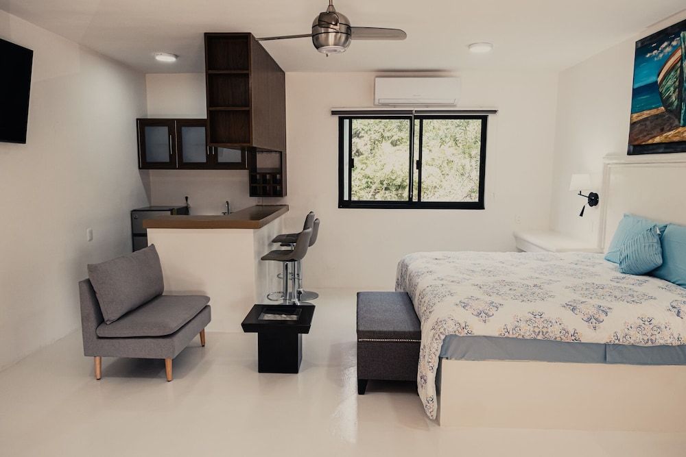Deluxe Studio