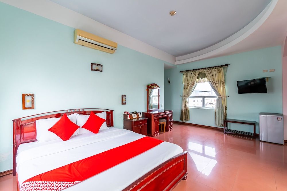 undefined Super OYO 266 Golden Gate 2