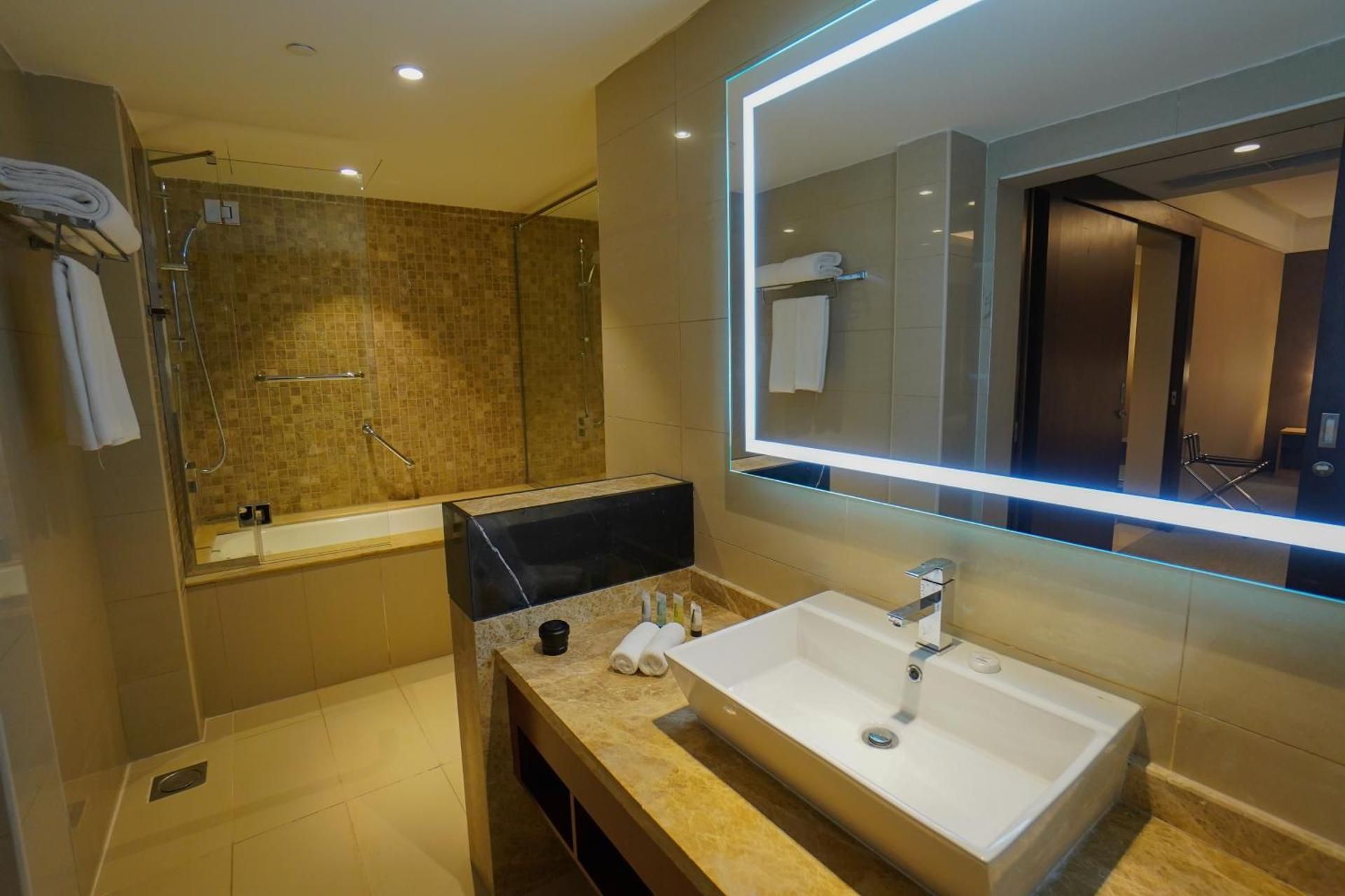 undefined The Grand Lux Hotel 3