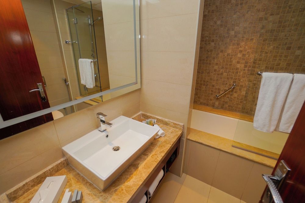 undefined The Grand Lux Hotel 9