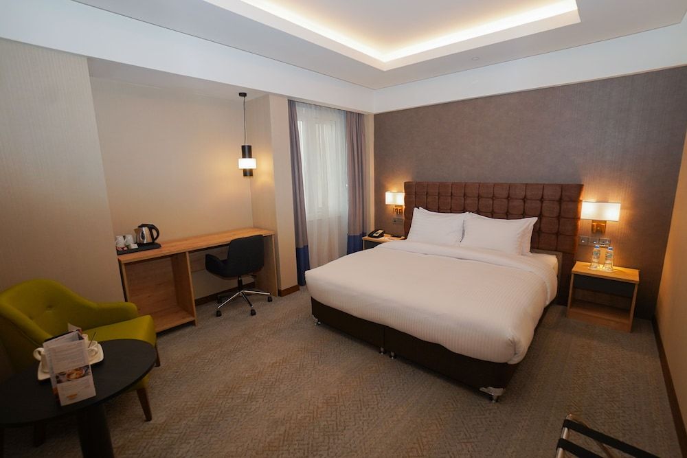 undefined The Grand Lux Hotel 10