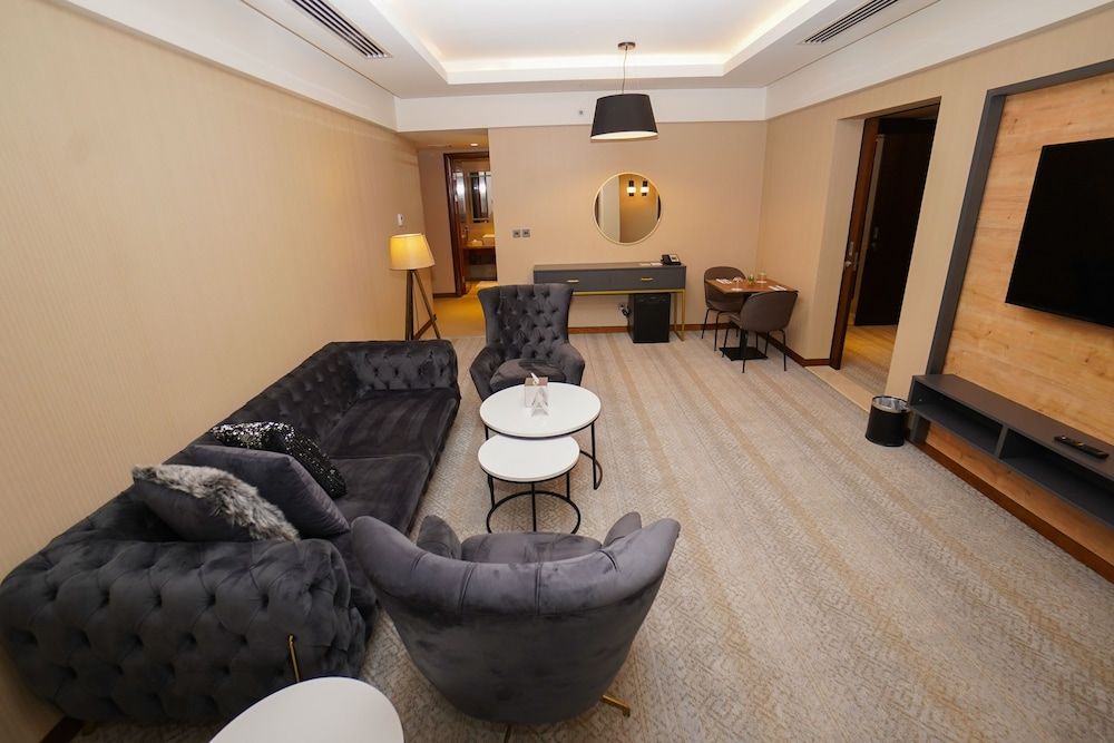 The Grand Lux Hotel Grand Suite 5