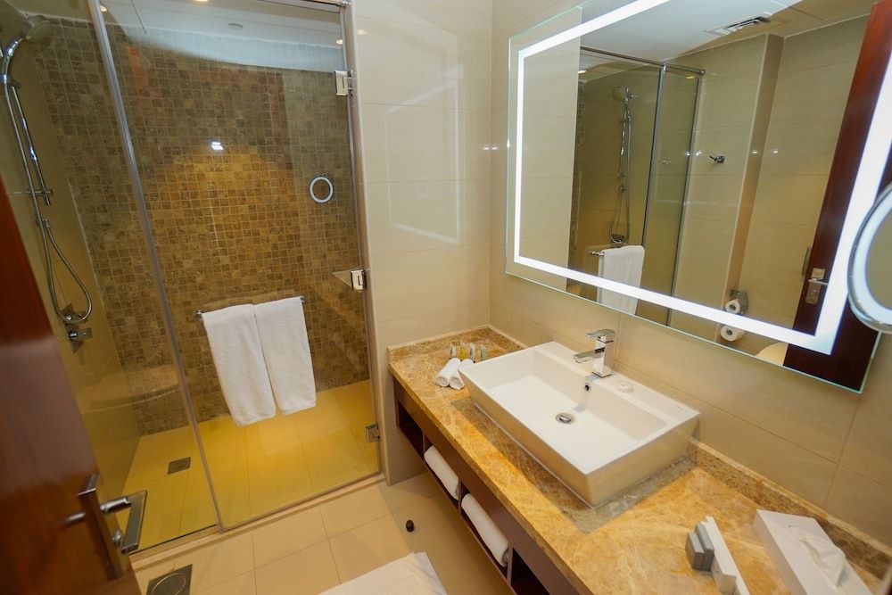 undefined The Grand Lux Hotel 8