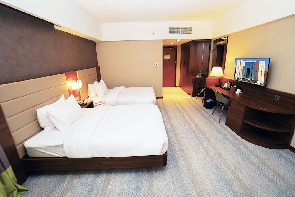 undefined The Grand Lux Hotel 7