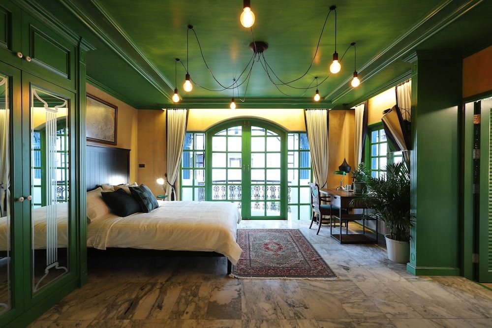 Deluxe Double Room, Bathtub