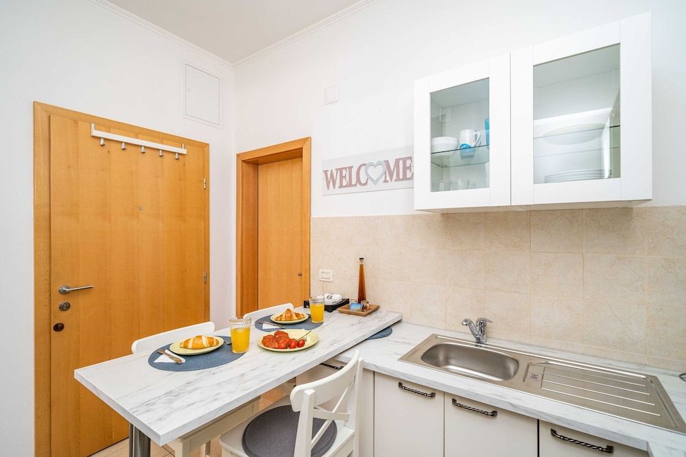 undefined Apartment Larissa 8