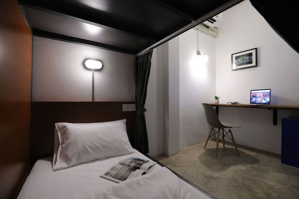 Apartment45 Hostel - Adults Only Standard Twin Room with Shared Bathroom 2