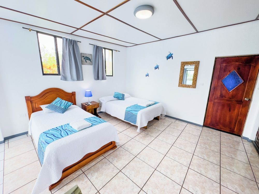 Maidith Galapagos Inn Pelikano 4