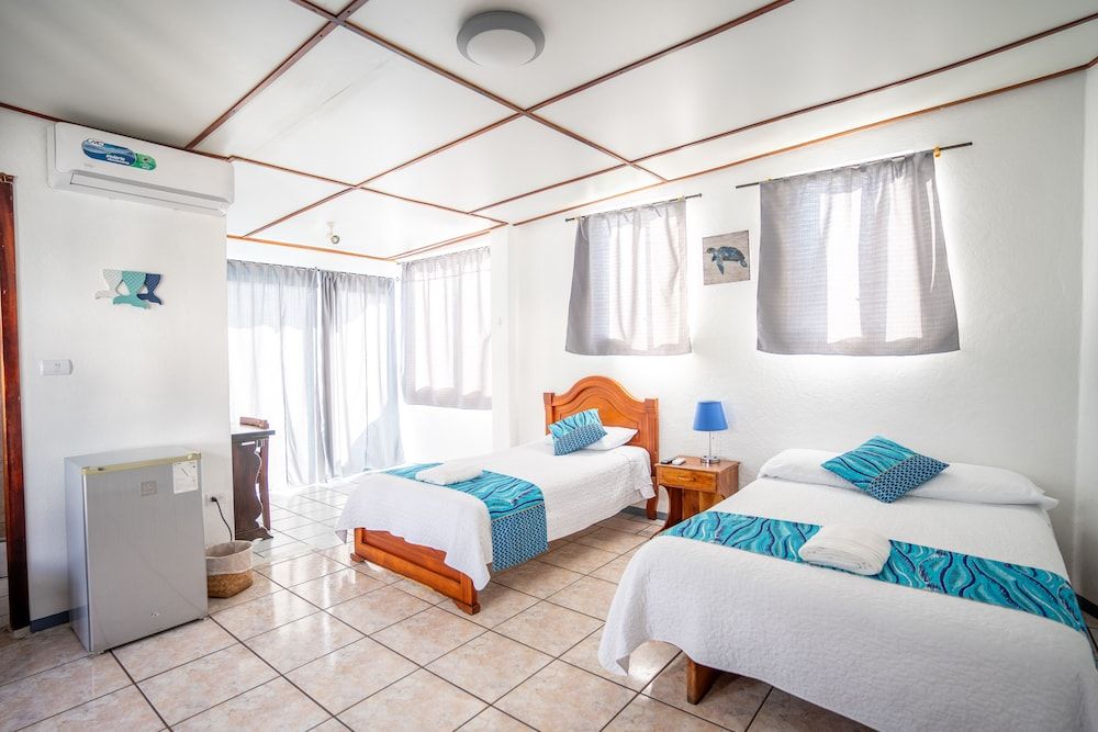 Maidith Galapagos Inn Pelikano 2