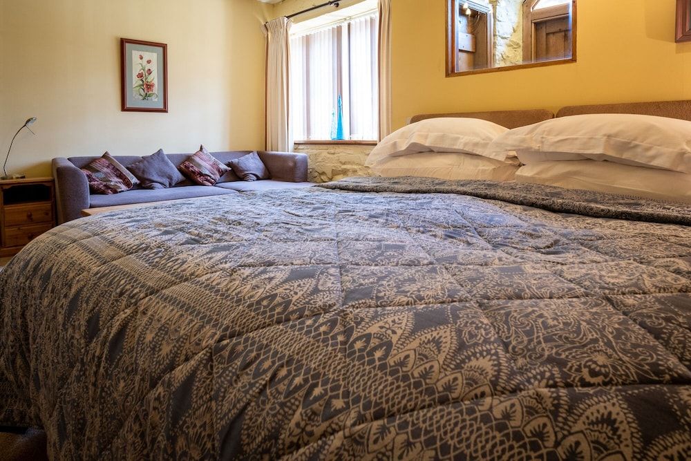 Tŷ Mawr Country Hotel Superior King Room 8