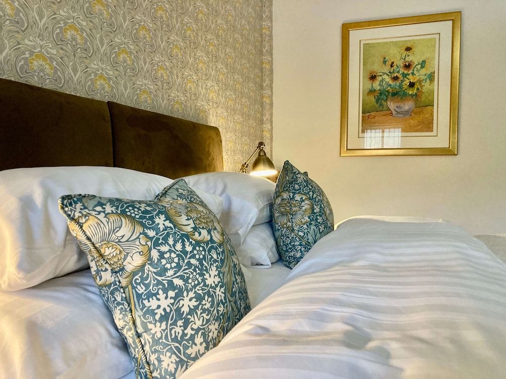 Tŷ Mawr Country Hotel Superior King Room 10