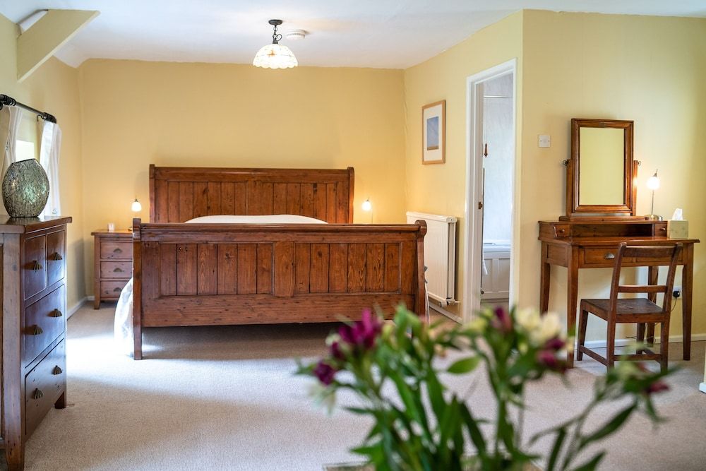 Tŷ Mawr Country Hotel Superior King Room 2