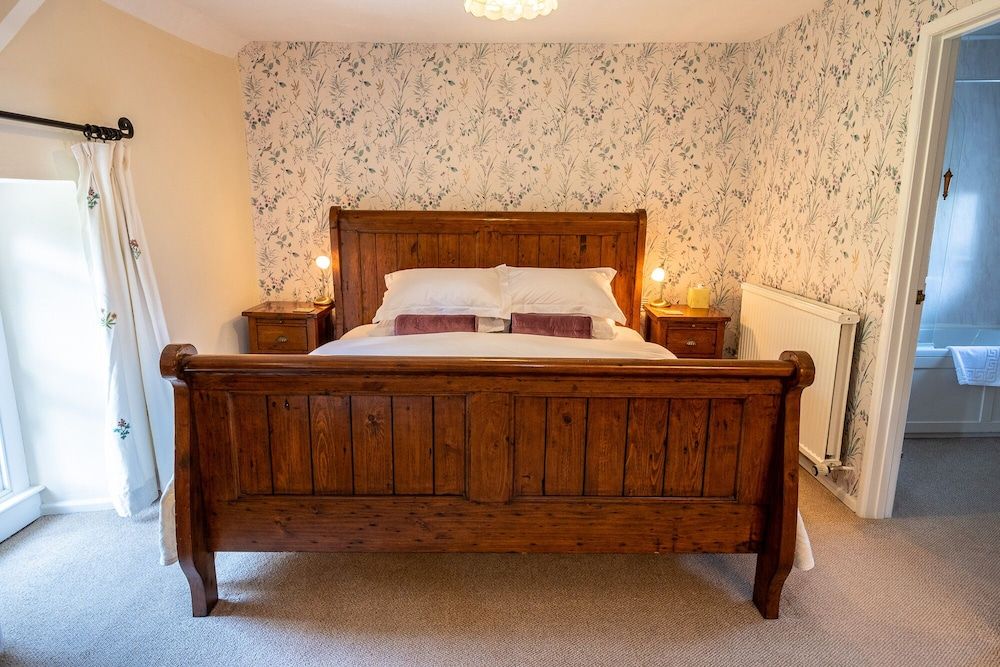Tŷ Mawr Country Hotel Superior King Room 6