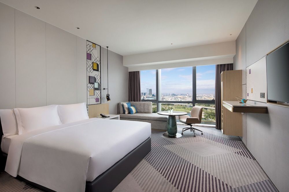 Standard Room, 1 King Bed, Lake View