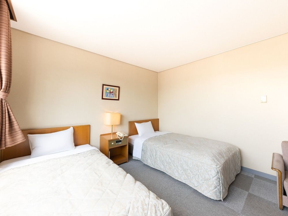 Twin Room, Smoking