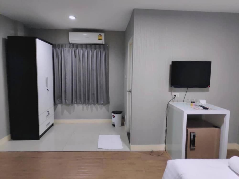 Tim Place - BTS Phra Khanong Superior Double Room 10