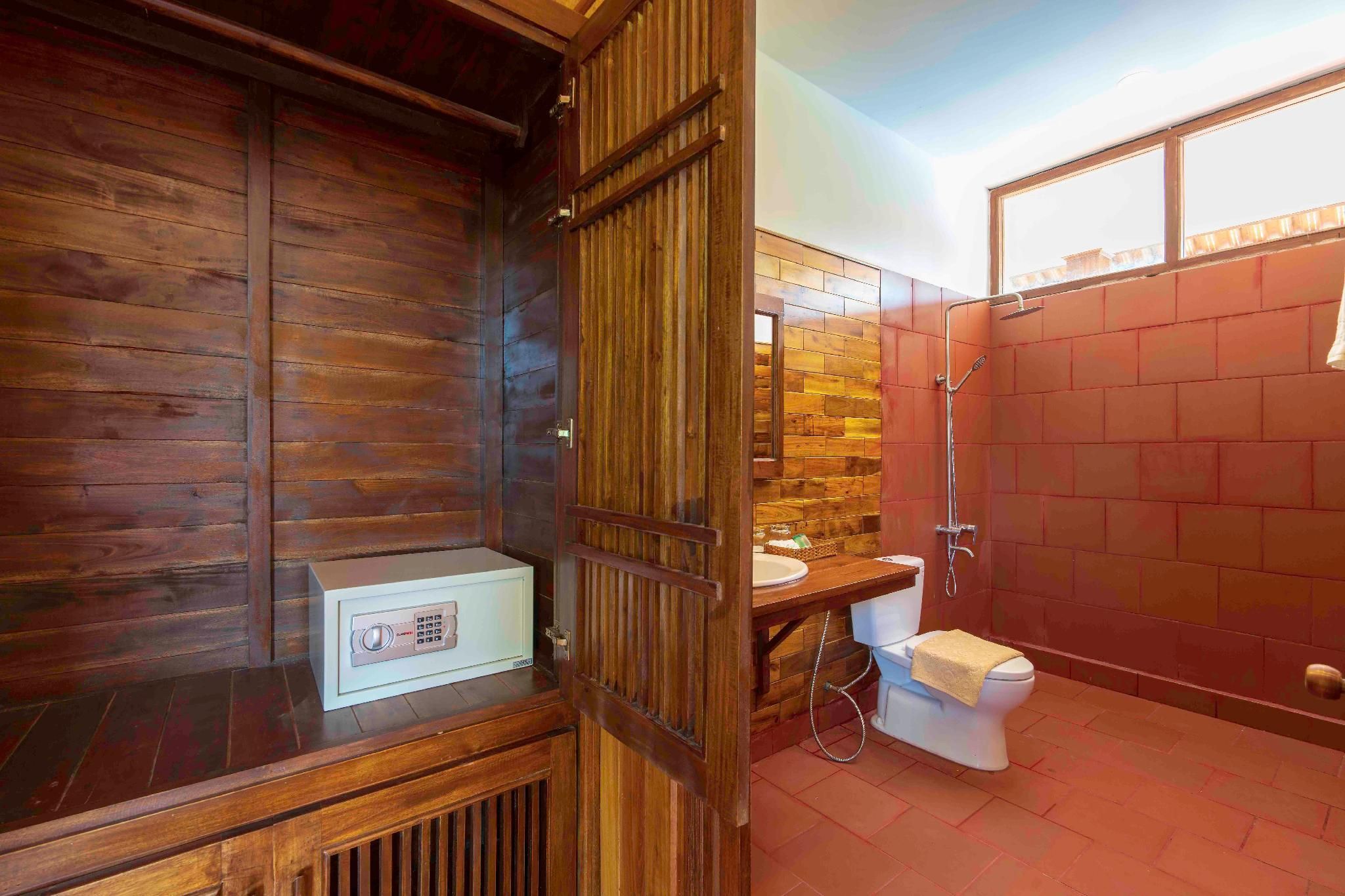 Deluxe Pool View Room