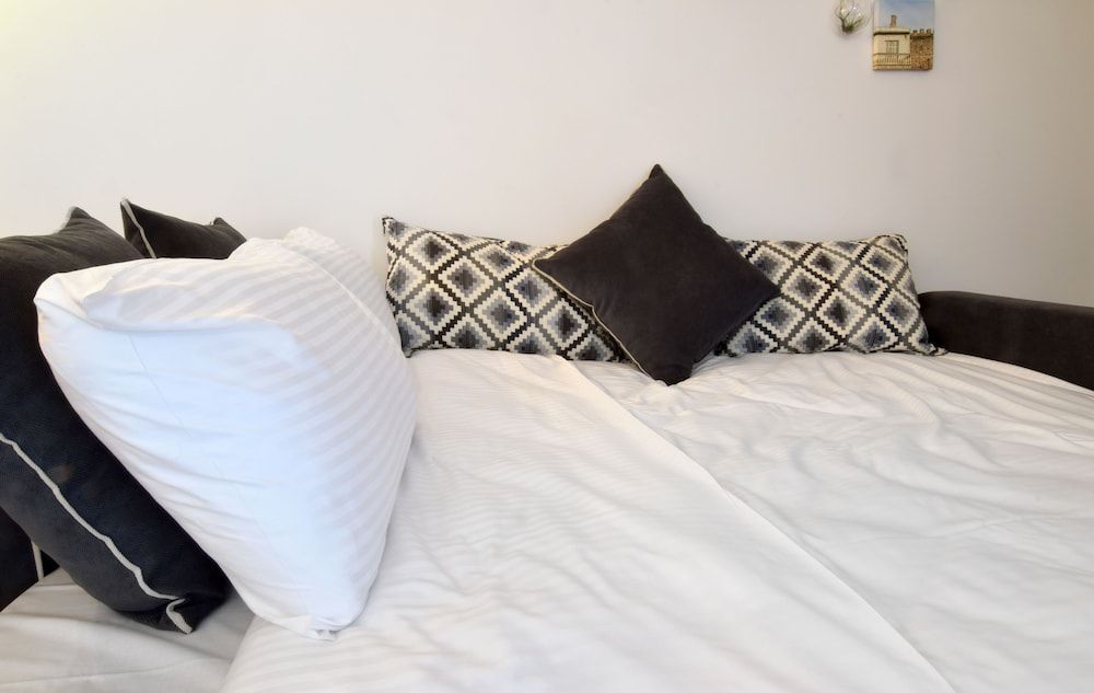 Grey Studios Comfort Studio with Castle View 5