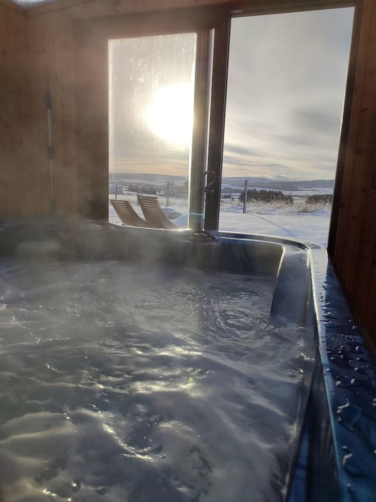 Hillhead Hideaways Luxury Cabin, 1 Double Bed with Sofa bed, Hot Tub (Meikle Balloch, No Pets) 6