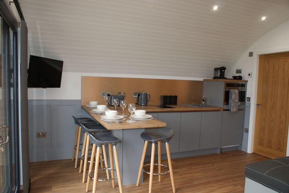 Hillhead Hideaways Luxury Cabin, 1 Double Bed with Sofa bed, Hot Tub (Meikle Balloch, No Pets) 8
