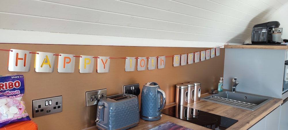 Hillhead Hideaways Luxury Cabin, 1 Double Bed with Sofa bed, Hot Tub (Meikle Balloch, No Pets) 11