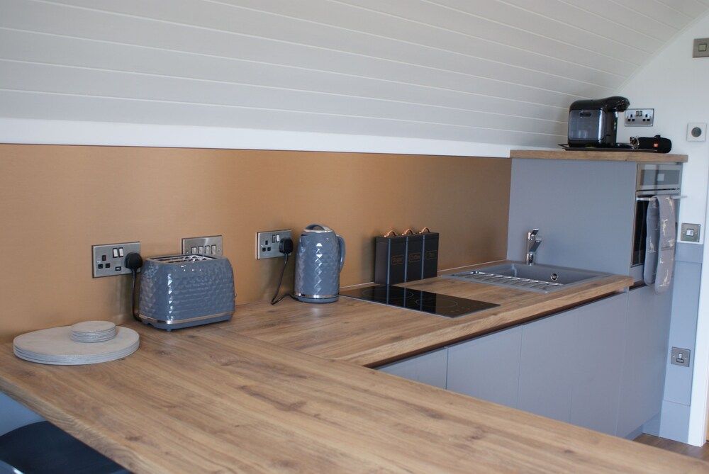 Hillhead Hideaways Luxury Cabin, 1 Double Bed with Sofa bed, Hot Tub (Meikle Balloch, No Pets) 9