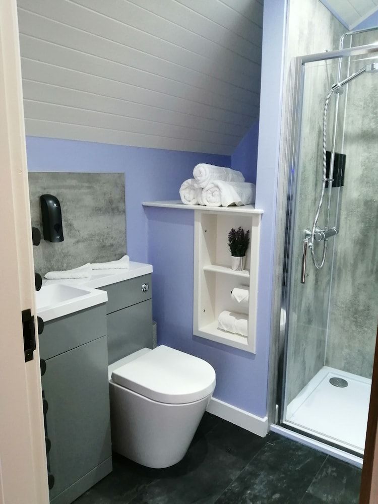 Hillhead Hideaways Luxury Cabin, 1 Double Bed with Sofa bed, Hot Tub (Meikle Balloch, No Pets) 3