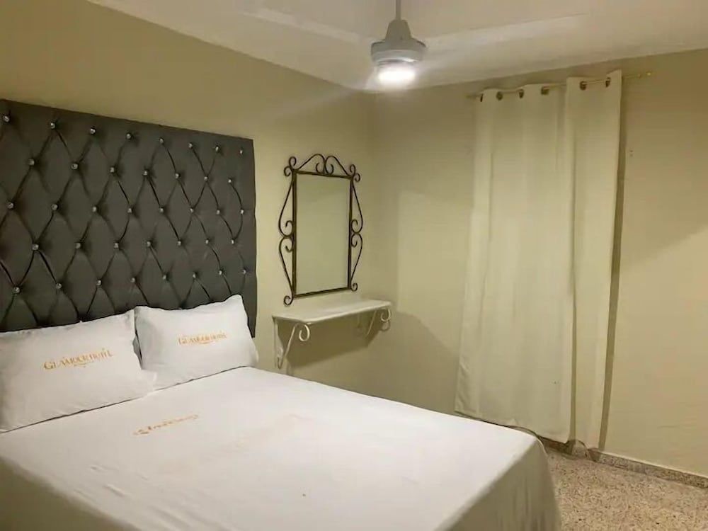 Glamour Hotel Junior Room, 1 Queen Bed, Concierge Service, City View 2