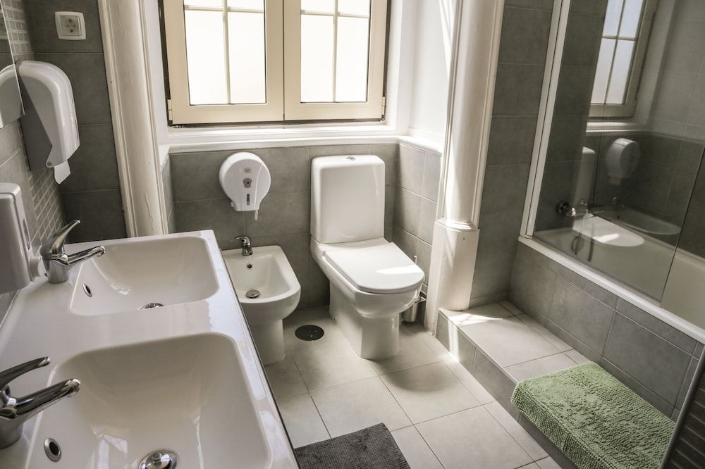 Hostel 402 Basic Shared Dormitory, Shared Bathroom (Barraca Vermelha) 4