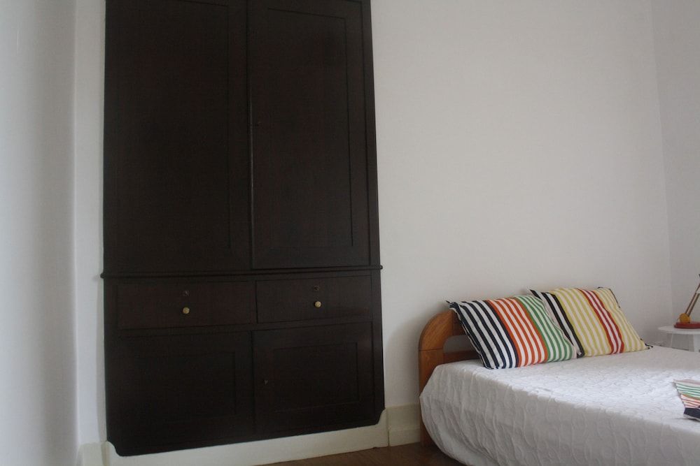 Hostel 402 Double Room, Shared Bathroom 2