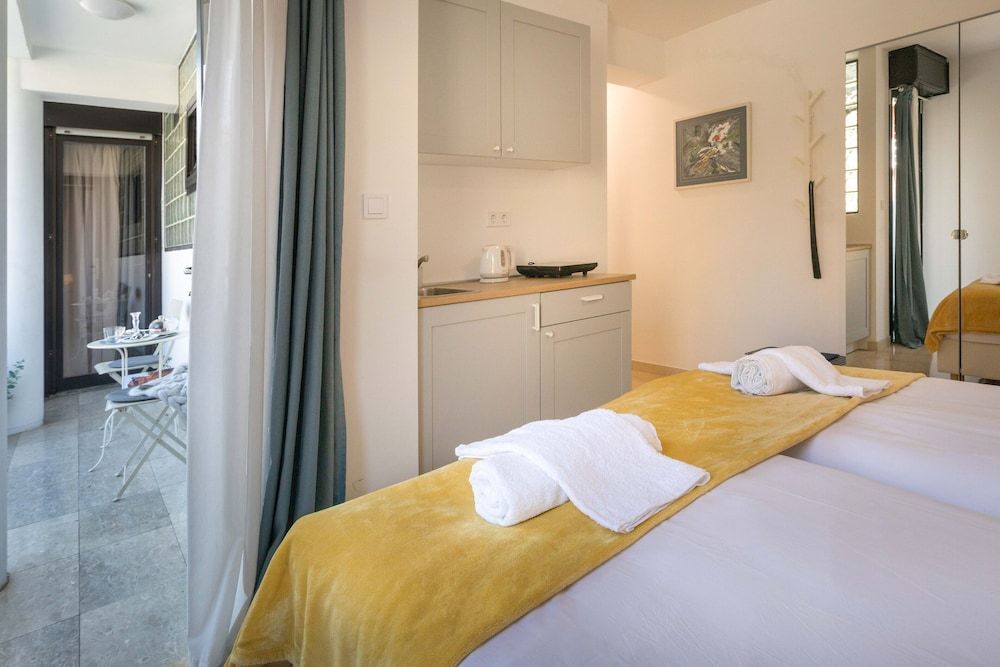 undefined Beautiful and Cozy Studio Near City Center 3