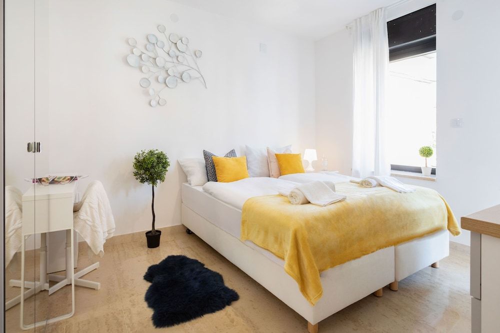 undefined Beautiful and Cozy Studio Near City Center 10