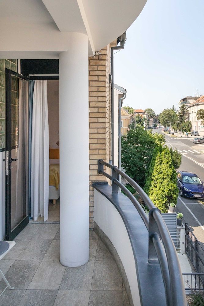 undefined Beautiful and Cozy Studio Near City Center 8