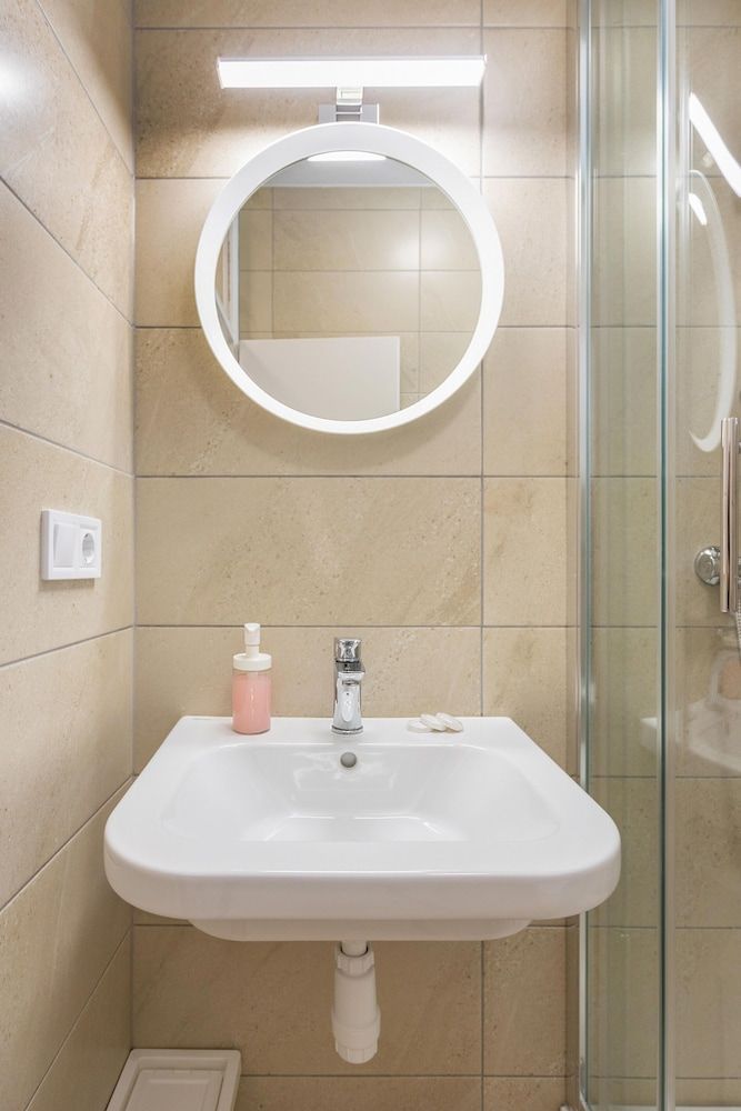 undefined Beautiful and Cozy Studio Near City Center 6