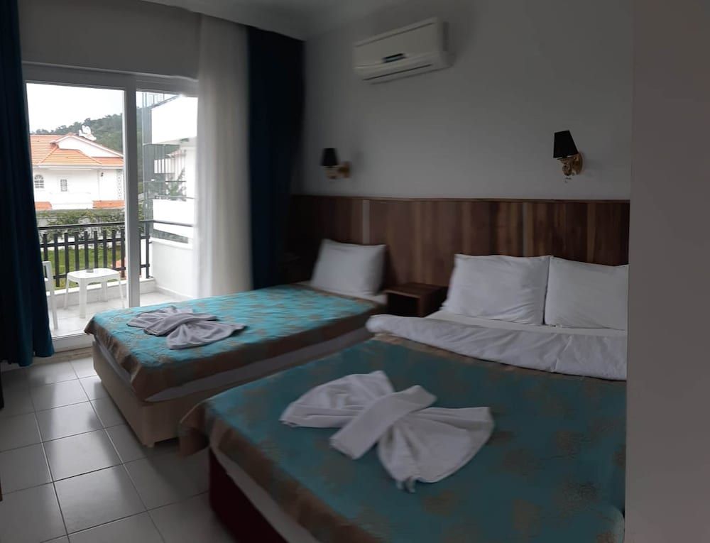 Elijah Otel Family Triple Room 3