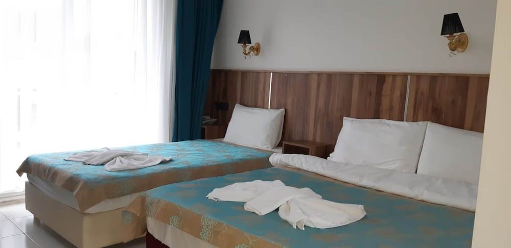 Elijah Otel Family Triple Room 2