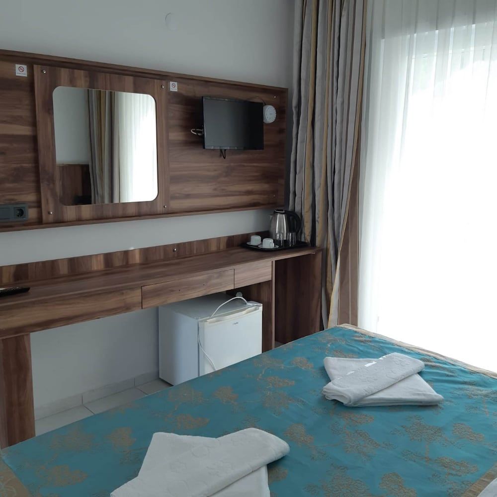 Elijah Otel Family Triple Room 4